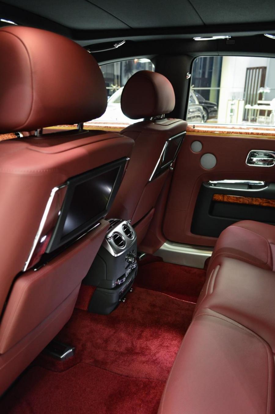 rolls royce ghost интерьер